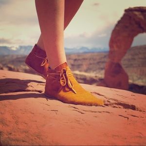 THIN leather soles lion moccasin shoe